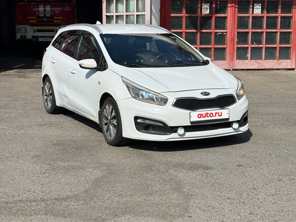 2018 Kia Ceed II Рестайлинг, белый, 690000 рублей - вид 5
