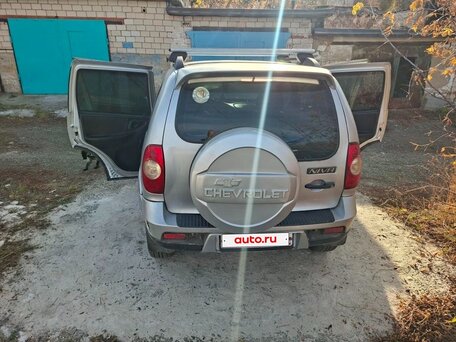 2009 Chevrolet Niva I, серебристый, 410000 рублей, вид 3