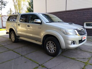 2013 Toyota Hilux VII Рестайлинг, серебристый, 2500000 рублей, вид 2