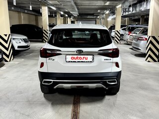 2020 Kia KX3, белый, 2249000 рублей, вид 4