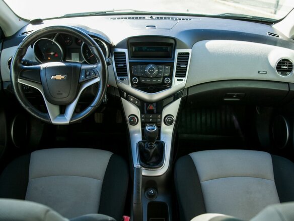 2011 Chevrolet Cruze I, серебристый, 600000 рублей - вид 21
