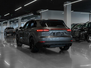 2019 Porsche Cayenne III, серый, 5150000 рублей, вид 4
