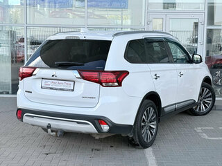 2019 Mitsubishi Outlander III Рестайлинг 3, белый, 2199000 рублей, вид 2