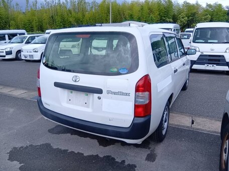 2017 Toyota Probox I Рестайлинг, белый, 819000 рублей, вид 2
