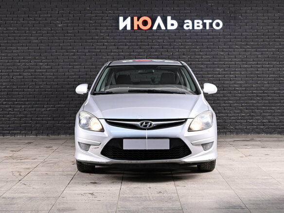 2011 Hyundai i30 I Рестайлинг, серебристый - вид 2