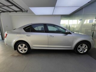 2017 Skoda Octavia III (A7) Рестайлинг, серебристый, 1550000 рублей, вид 4