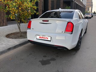 2017 Chrysler 300C II Рестайлинг, белый, 2600000 рублей, вид 5