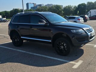 2008 Volkswagen Touareg I Рестайлинг, чёрный, 1060000 рублей, вид 4