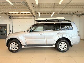 2015 Mitsubishi Pajero IV Рестайлинг 2, серебристый, 2899900 рублей, вид 3