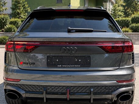 2025 Audi RS Q8 Performance I Рестайлинг, серый, вид 3