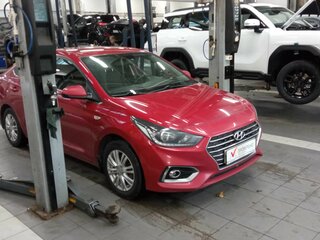 2018 Hyundai Solaris II, красный, 1250000 рублей, вид 2