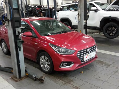 2018 Hyundai Solaris II, красный, 1250000 рублей, вид 2