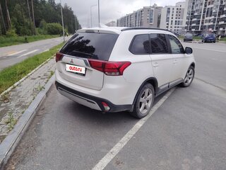 2022 Mitsubishi Outlander III Рестайлинг 3, белый, 2650000 рублей, вид 4
