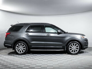 2018 Ford Explorer V Рестайлинг 2, серый, 2950000 рублей, вид 4