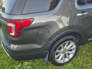 2017 Ford Explorer V Рестайлинг, серый, 2450000 рублей, вид 3
