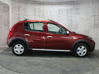 2012 Renault Sandero Stepway I, красный, 775000 рублей, вид 4