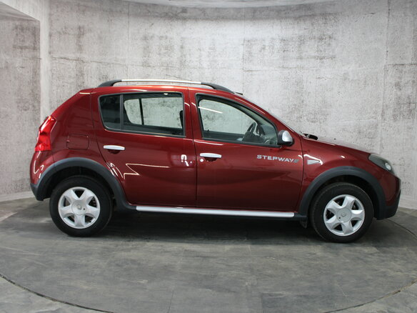 2012 Renault Sandero Stepway I, красный, 756000 рублей - вид 3