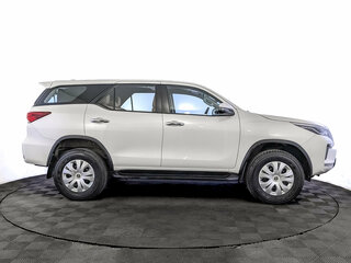 2022 Toyota Fortuner II Рестайлинг, белый, 4750000 рублей, вид 4