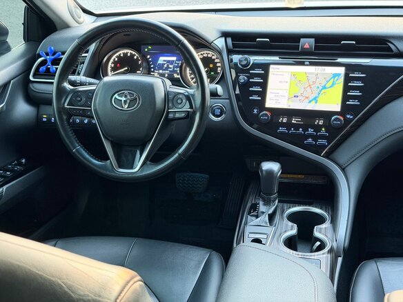 2018 Toyota Camry VIII (XV70), серебристый, 2499000 рублей - вид 13