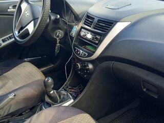 2013 Hyundai Solaris I, чёрный, 850000 рублей, вид 5