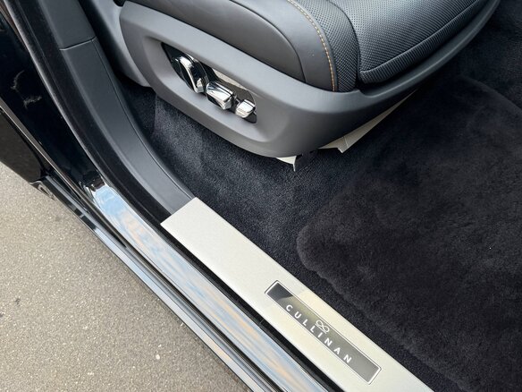 2026 Rolls-Royce Cullinan Black Badge I Рестайлинг (Series II), чёрный, 59850000 рублей - вид 37