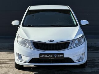 2013 Kia Rio 5-speed III, белый, 690000 рублей, вид 2