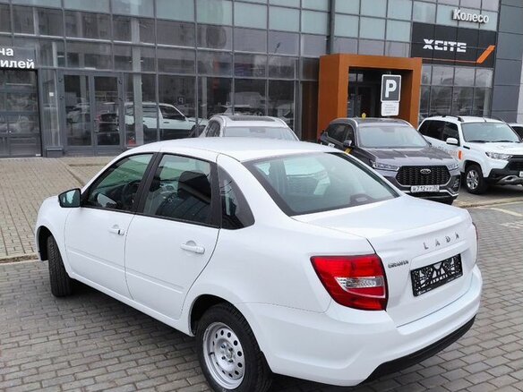 2026 Lada (ВАЗ) Granta I Рестайлинг, белый, 1068000 рублей - вид 5