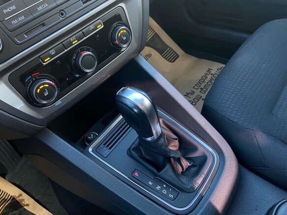 2018 Volkswagen Jetta VI Рестайлинг, белый, 1325000 рублей - вид 16