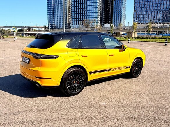 2019 Porsche Cayenne III, жёлтый, 4990000 рублей - вид 19