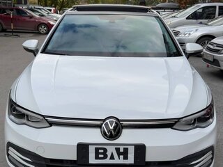 2022 Volkswagen Golf VIII, белый, 1870000 рублей, вид 4