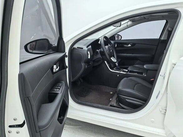 2021 Kia K3 II (China Market), белый, 1400000 рублей - вид 8