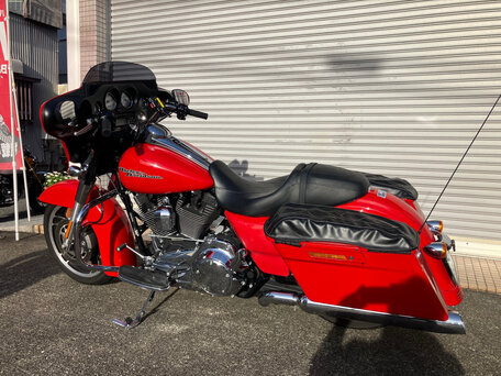2011 Harley-Davidson Street Glide, красный, 780000 рублей, вид 5