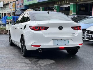2023 Mazda 3 Axela IV (BP), белый, 1511000 рублей, вид 4