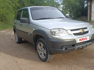 2012 Chevrolet Niva I Рестайлинг, серебристый, 490000 рублей, вид 3