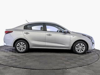 2021 Kia Rio IV Рестайлинг, серебристый, 1665000 рублей, вид 4