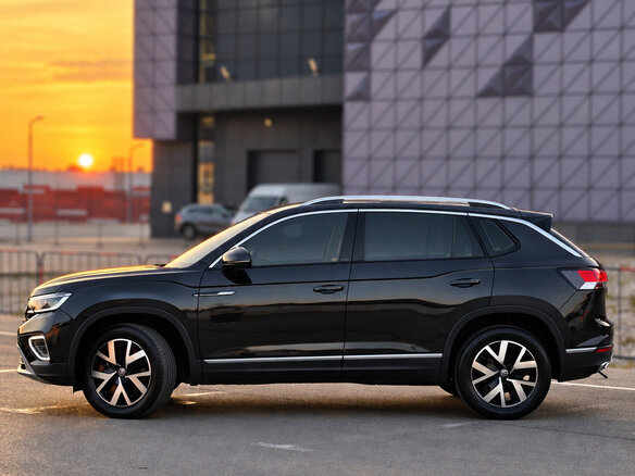 2023 Volkswagen Tayron I Рестайлинг, чёрный, 1980000 рублей - вид 6