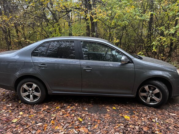 2009 Volkswagen Jetta V, серый, 800000 рублей - вид 2