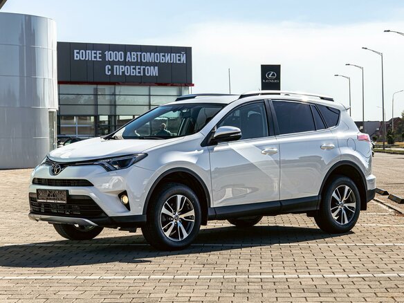 2018 Toyota RAV4 IV (XA40) Рестайлинг, белый, 1855000 рублей