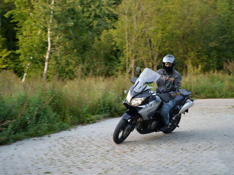 2008 Suzuki V-Strom 1000, серебристый, 440000 рублей, вид 1