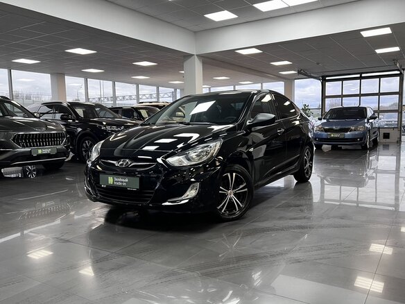 2013 Hyundai Solaris I, чёрный, 690000 рублей