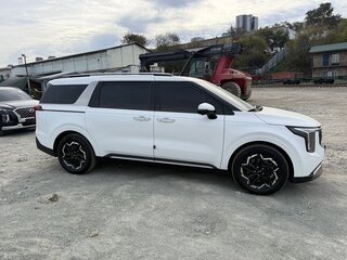 2024 Kia Carnival IV Рестайлинг, белый, 6300000 рублей, вид 2