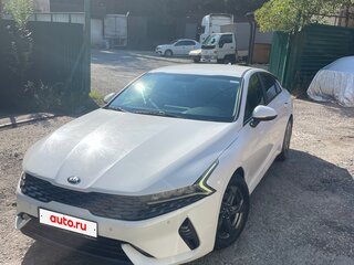 2021 Kia K5 III, белый, 2100000 рублей, вид 1