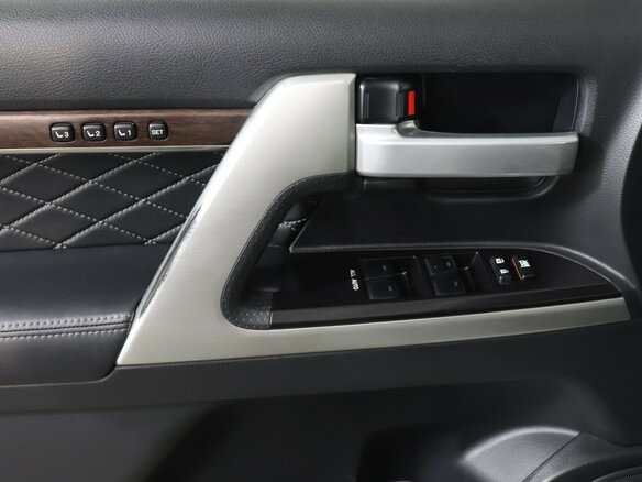 2017 Toyota Land Cruiser 200 Series Рестайлинг 2, белый - вид 17
