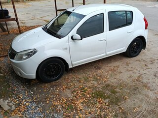 2014 Renault Sandero I, белый, 520000 рублей, вид 2