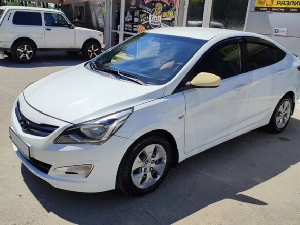 2015 Hyundai Solaris I Рестайлинг, белый, 840000 рублей