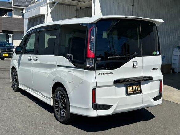 2022 Honda Stepwgn Spada V Рестайлинг, белый, 1965000 рублей - вид 8