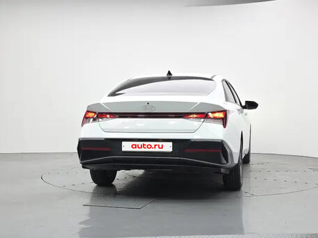 2025 Hyundai Avante VII Рестайлинг, белый, 1900000 рублей, вид 4