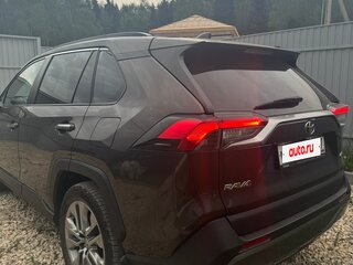 2020 Toyota RAV4 V (XA50), коричневый, 3350000 рублей, вид 3