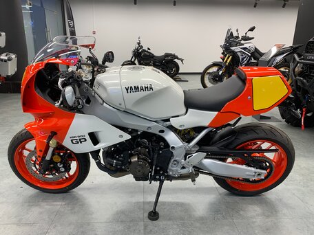 2024 Yamaha XSR900, оранжевый, 1290000 рублей, вид 2