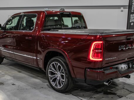 2025 Ram 1500 Crew Cab V Рестайлинг, пурпурный, 9890000 рублей, вид 5